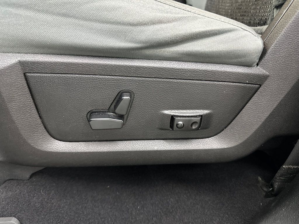 Used 2019 RAM 1500 Big Horn RWD image 10