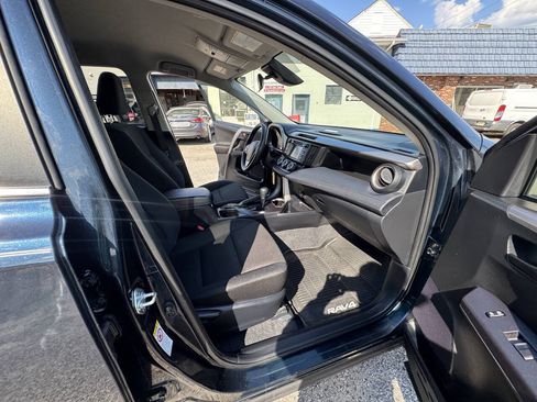 Used 2018 Toyota RAV4 LE w/ All Weather Liner Package AWD/4WD image 38