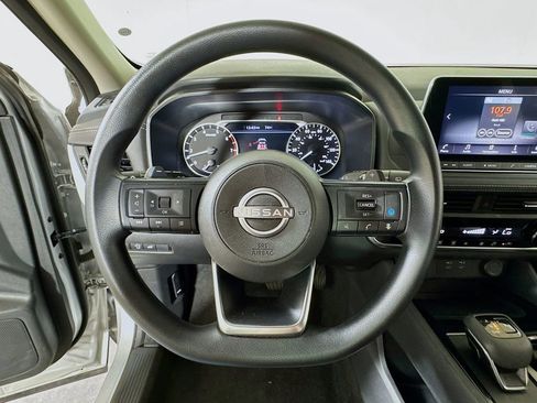 Used 2024 Nissan Rogue SV image 9