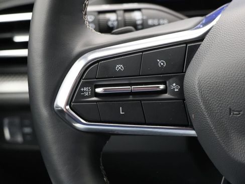 Used 2025 Chevrolet Traverse LT image 19