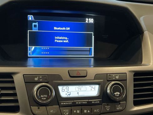 Used 2016 Honda Odyssey Touring Elite image 16