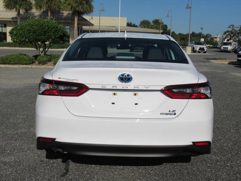 Used 2022 Toyota Camry LE image 5