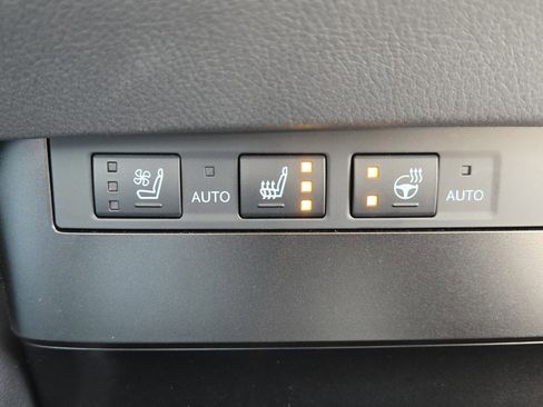 Certified 2025 Lexus ES 350 w/ Premium Package image 16