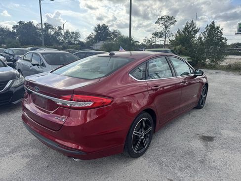 Used 2018 Ford Fusion SE image 10
