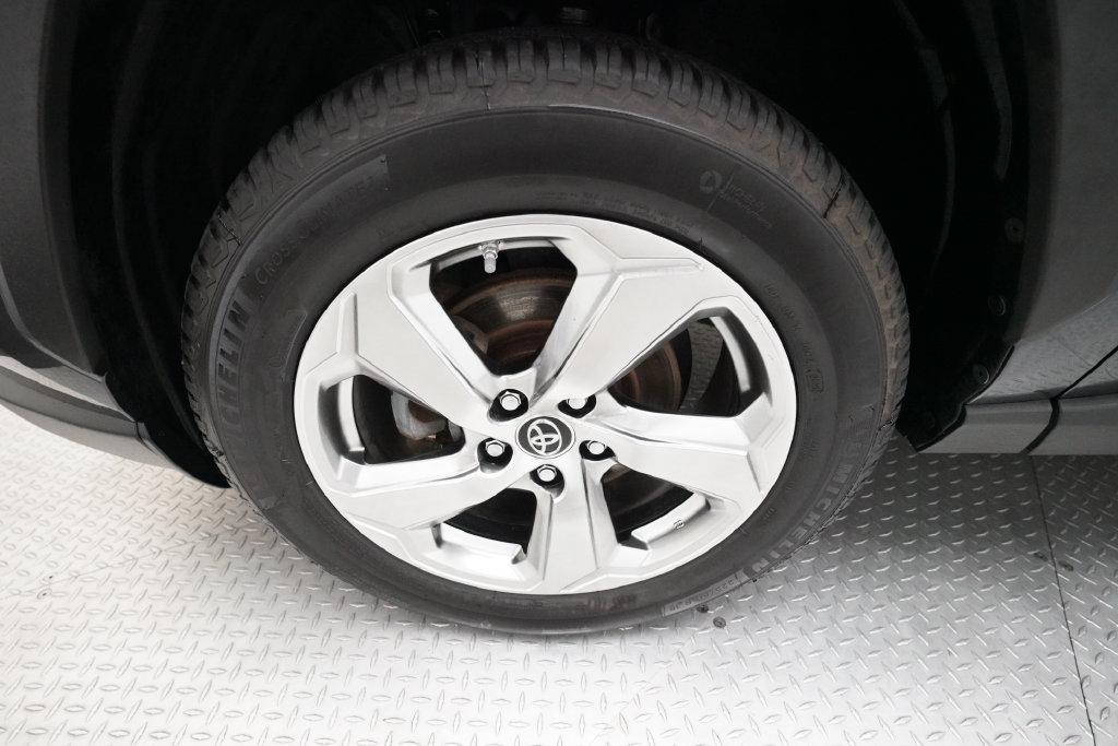Used 2019 Toyota RAV4 Limited AWD/4WD image 25
