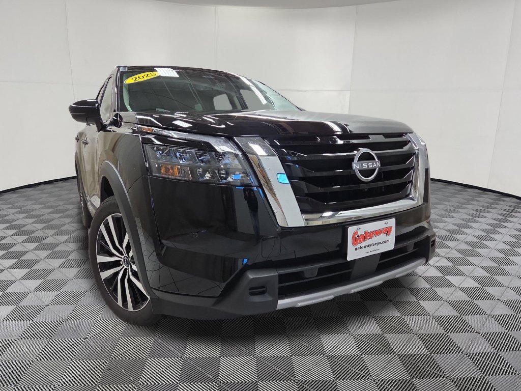 Used 2025 Nissan Pathfinder Platinum AWD/4WD image 2