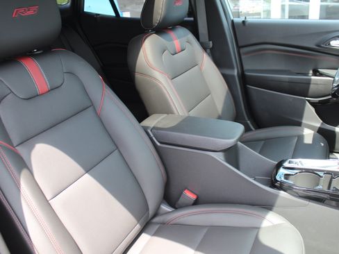 New 2026 Chevrolet Trax RS w/ Sunroof Package FWD image 16