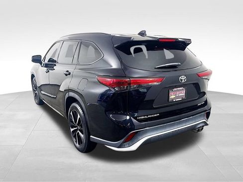 Used 2021 Toyota Highlander XSE AWD/4WD image 10