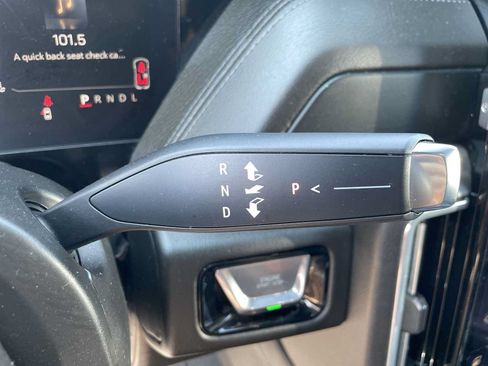 Used 2025 GMC Yukon Denali AWD/4WD image 17