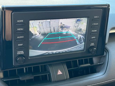 Used 2019 Toyota RAV4 LE FWD image 21
