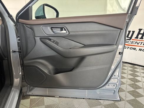 Used 2023 Nissan Rogue SL w/ SL Premium Package AWD/4WD image 32