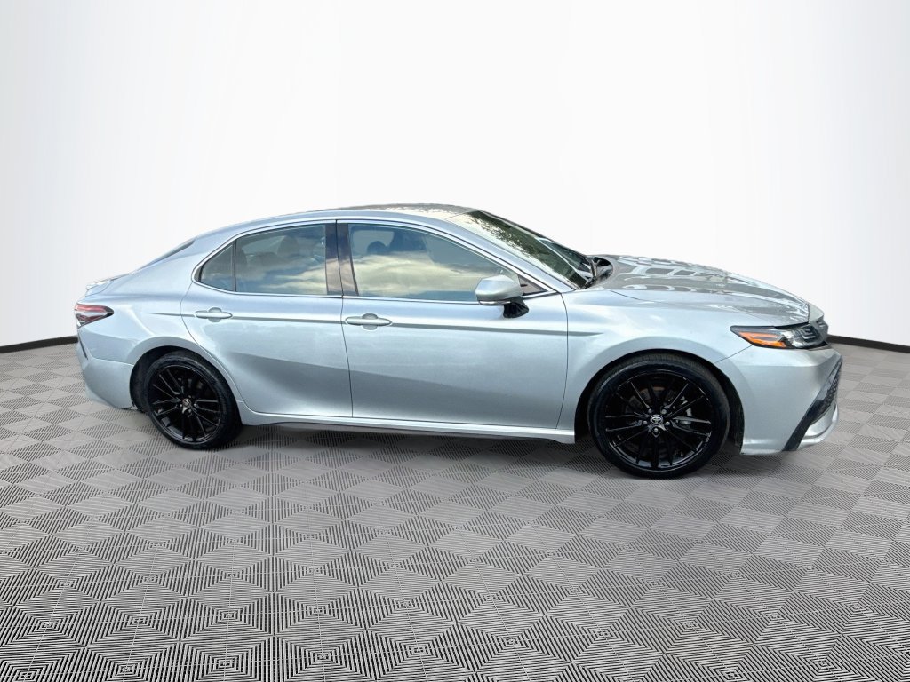 Used 2022 Toyota Camry XSE FWD image 5