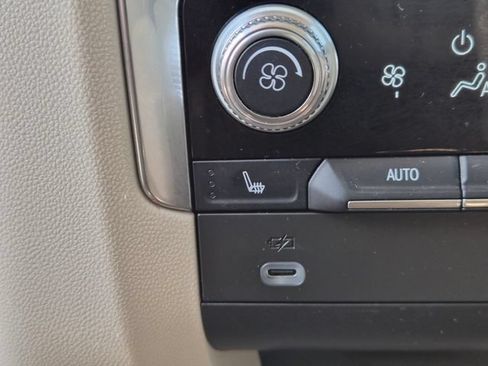 Used 2023 GMC Yukon Denali AWD/4WD image 36