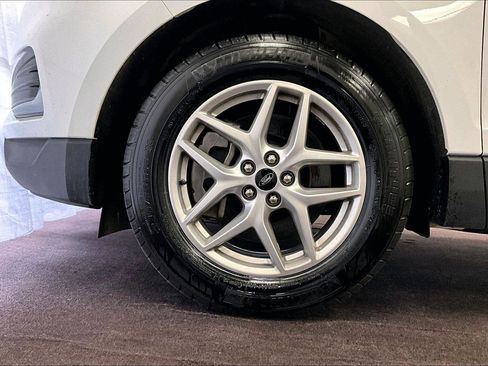 Used 2024 Ford Edge SEL image 8