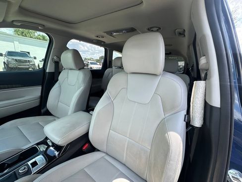 Used 2024 Kia Telluride EX w/ EX Captain's Chair Package FWD image 9