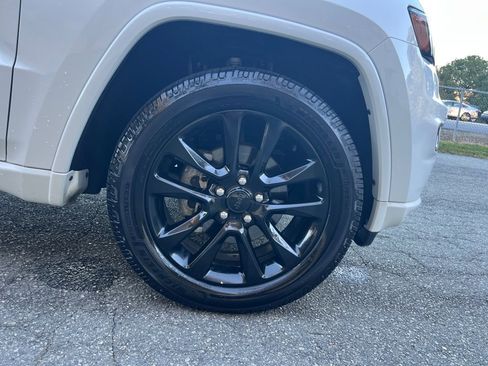 Used 2020 Jeep Grand Cherokee Altitude image 29