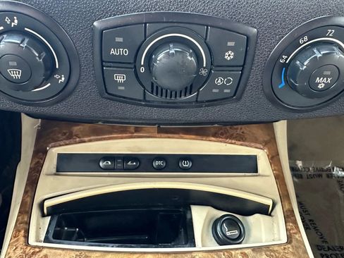 Used 2005 BMW Z4 2.5i image 16