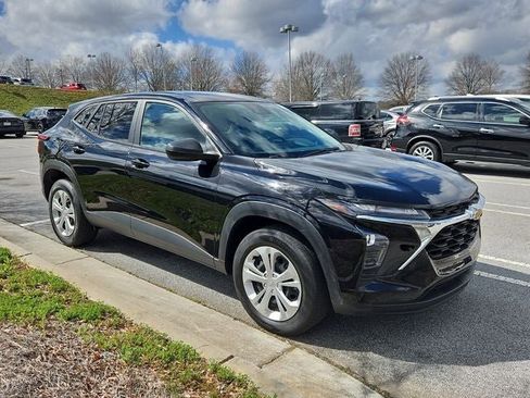 Used 2024 Chevrolet Trax LS image 10