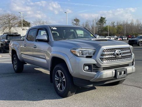 Used 2016 Toyota Tacoma TRD Sport w/ Towing Package image 7