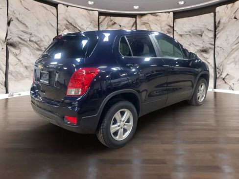 Used 2021 Chevrolet Trax LS w/ Tint and Cruise Package AWD/4WD image 8