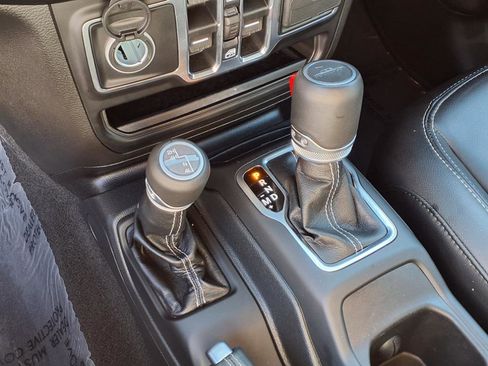 Used 2022 Jeep Gladiator Overland image 9