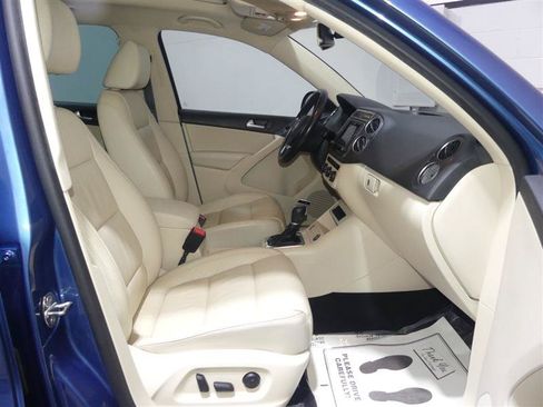 Used 2017 Volkswagen Tiguan SEL AWD/4WD image 21