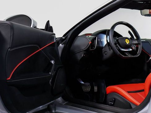 Certified 2025 Ferrari Roma Spider RWD image 34