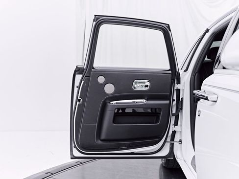 Used 2018 Rolls-Royce Ghost RWD image 38