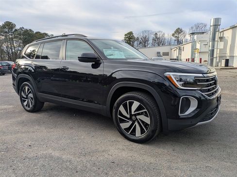 New 2026 Volkswagen Atlas SE image 2