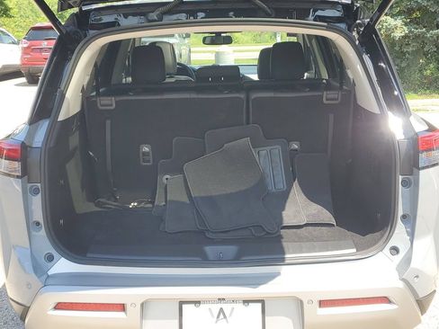 Used 2022 Nissan Pathfinder Platinum w/ Cargo Package AWD/4WD image 8