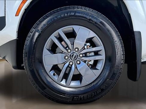 Used 2025 Nissan Frontier SV RWD image 29
