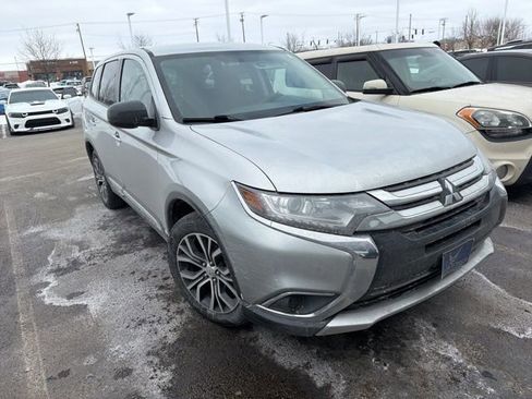 Used 2018 Mitsubishi Outlander AWD image 2