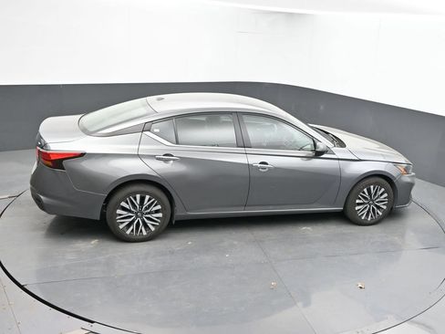 Used 2024 Nissan Altima 2.5 SV AWD/4WD image 20