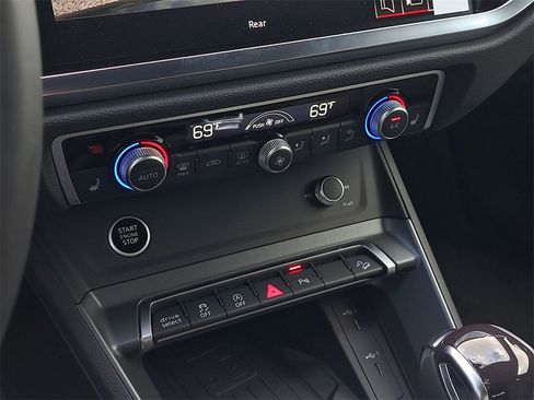 New 2025 Audi Q3 2.0T Premium image 14