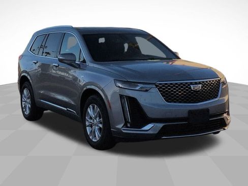 Used 2025 Cadillac XT6 Luxury image 3