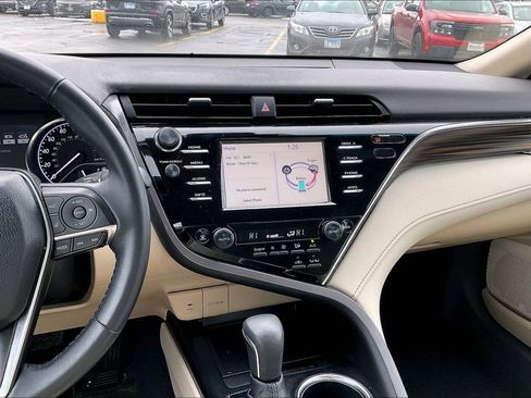 Used 2018 Toyota Camry XLE image 6