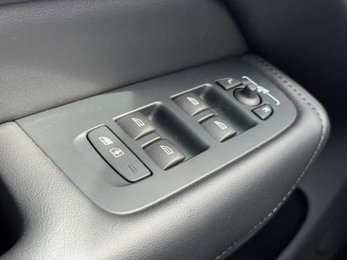 Certified 2025 Volvo XC60 B5 Plus image 24