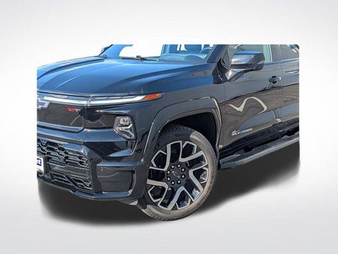 Used 2024 Chevrolet Silverado EV RST AWD/4WD image 27