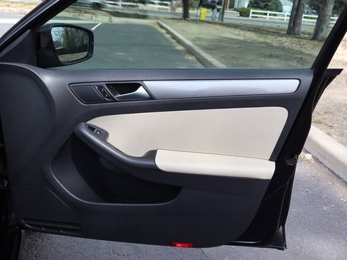 Used 2012 Volkswagen Jetta SEL image 26