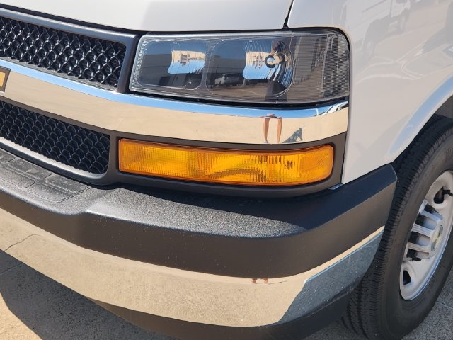 Used 2025 Chevrolet Express 2500 w/ Driver Convenience Package RWD image 8