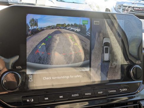 Used 2025 Nissan Pathfinder SL FWD image 23