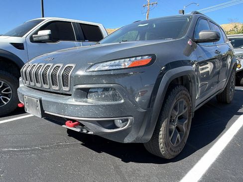 Used 2016 Jeep Cherokee Trailhawk w/ Leather Interior Group AWD/4WD image 4