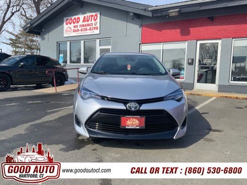 Used 2018 Toyota Corolla LE image 2