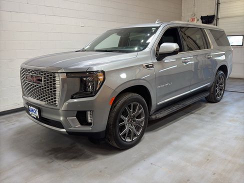 Used 2024 GMC Yukon XL Denali AWD/4WD image 44