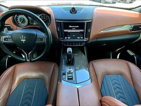 Used 2021 Maserati Levante GranLusso image 16