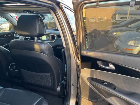Used 2016 Kia Sorento SX FWD image 32