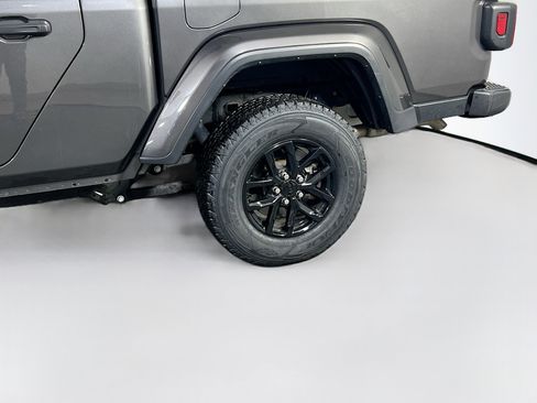 Used 2022 Jeep Gladiator Sport image 28