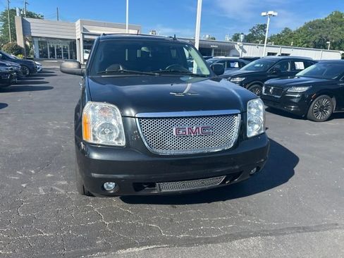 Used 2011 GMC Yukon Denali AWD/4WD image 3
