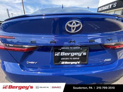 Used 2025 Toyota Camry SE w/ Convenience Package FWD image 36