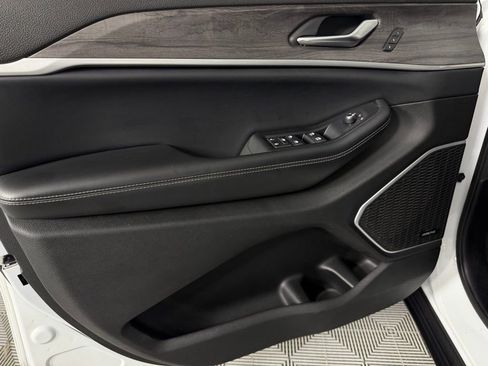 Used 2022 Jeep Grand Cherokee Limited 4xe image 27